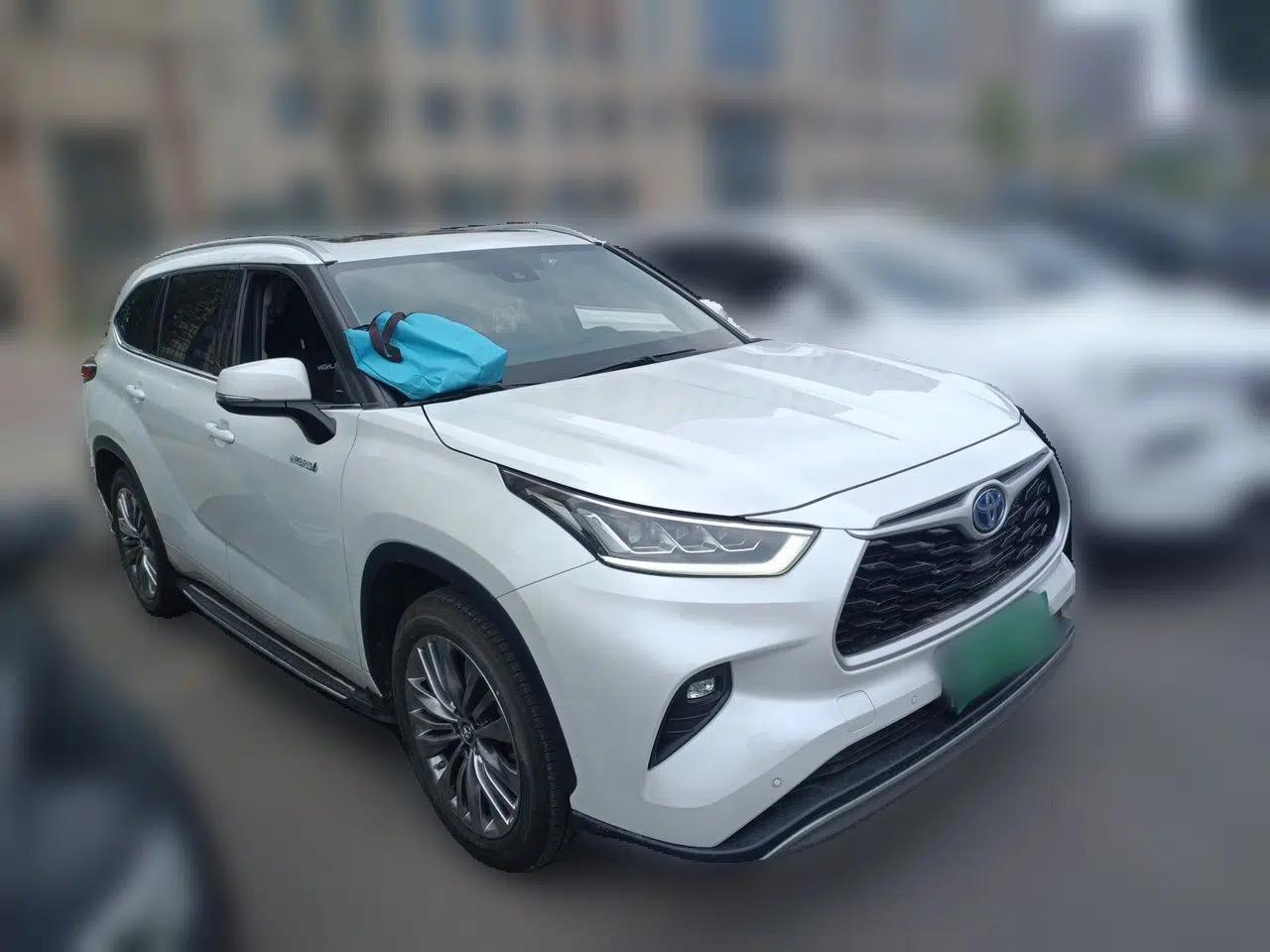 Toyota Highlander 2022 Dual-Engine 2.5L Four-Wheel Drive Prestige Version 7 Seats — миниатюра 3
