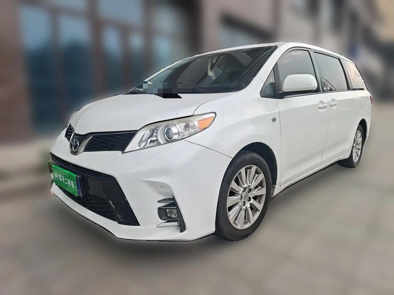 Toyota SIENNA 2015 3.5L 4WD LE Gasoline U.S. Specification — миниатюра 1