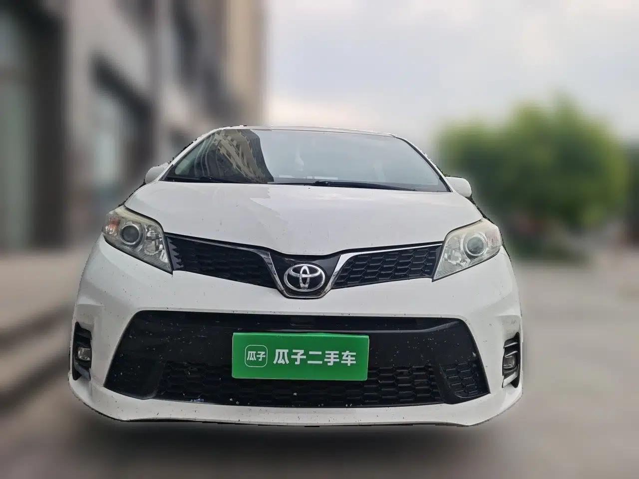 Toyota SIENNA 2015 3.5L 4WD LE Gasoline U.S. Specification — миниатюра 2