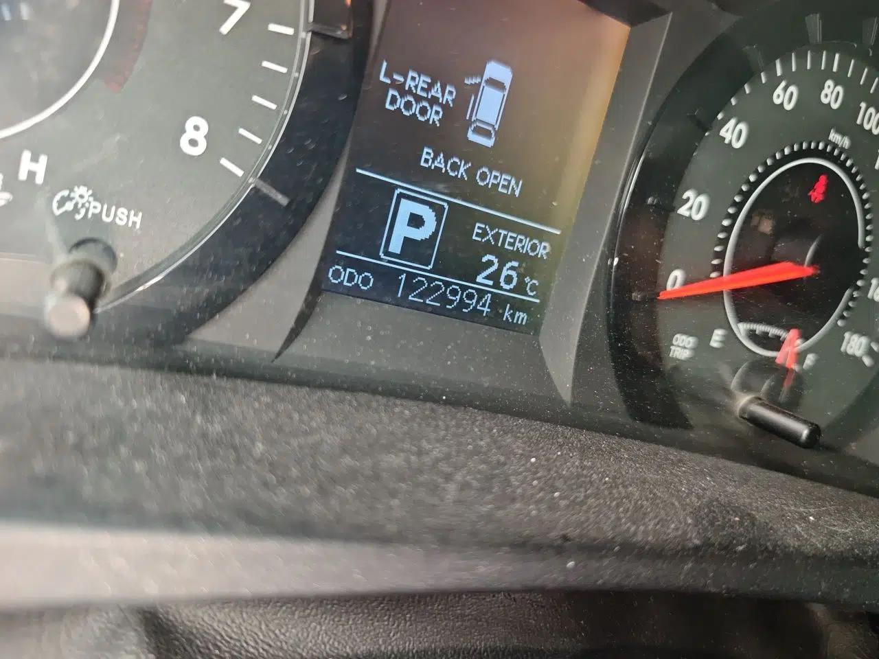 Toyota SIENNA 2015 3.5L 4WD LE Gasoline U.S. Specification — миниатюра 12