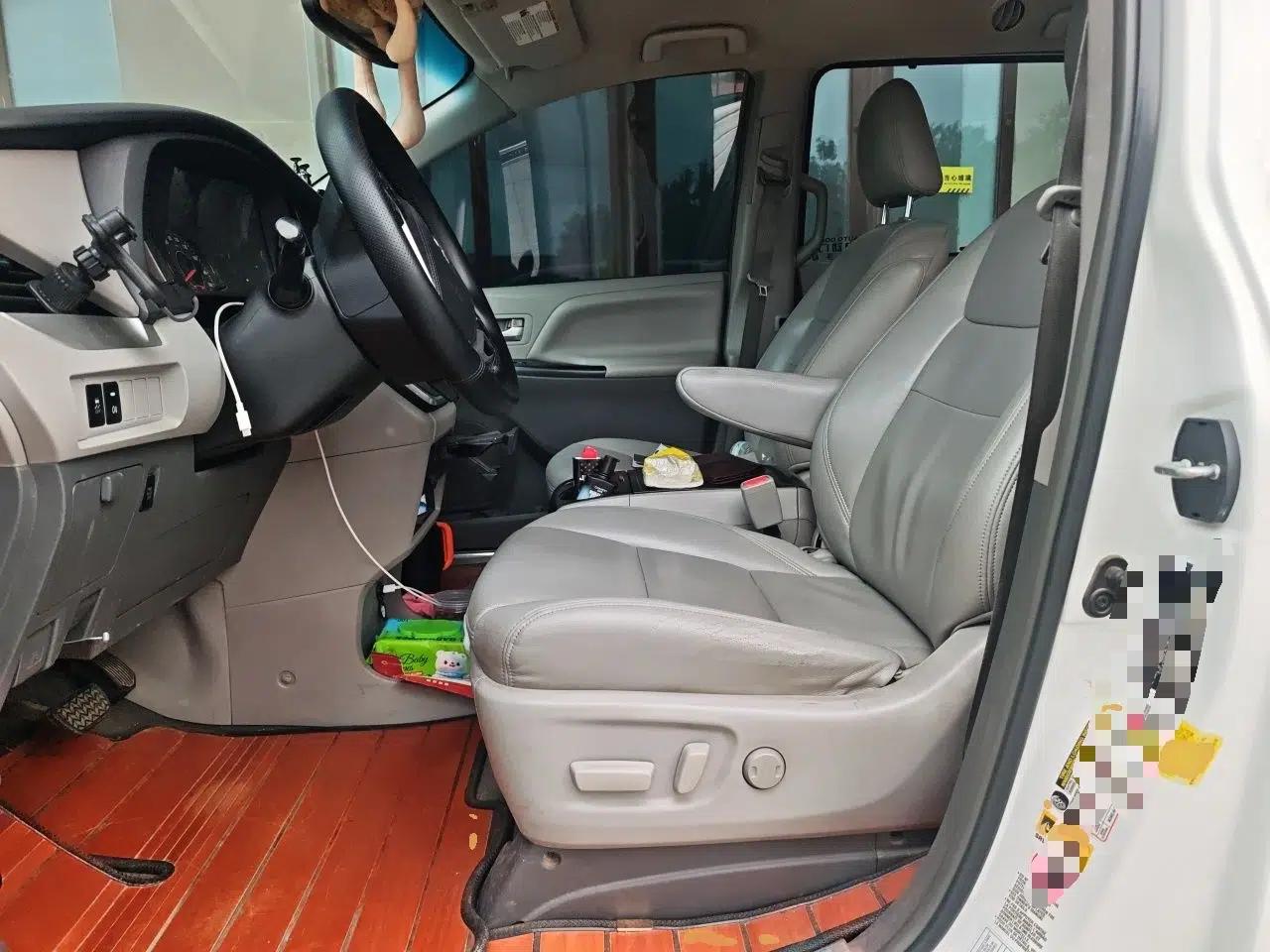 Toyota SIENNA 2015 3.5L 4WD LE Gasoline U.S. Specification — миниатюра 15