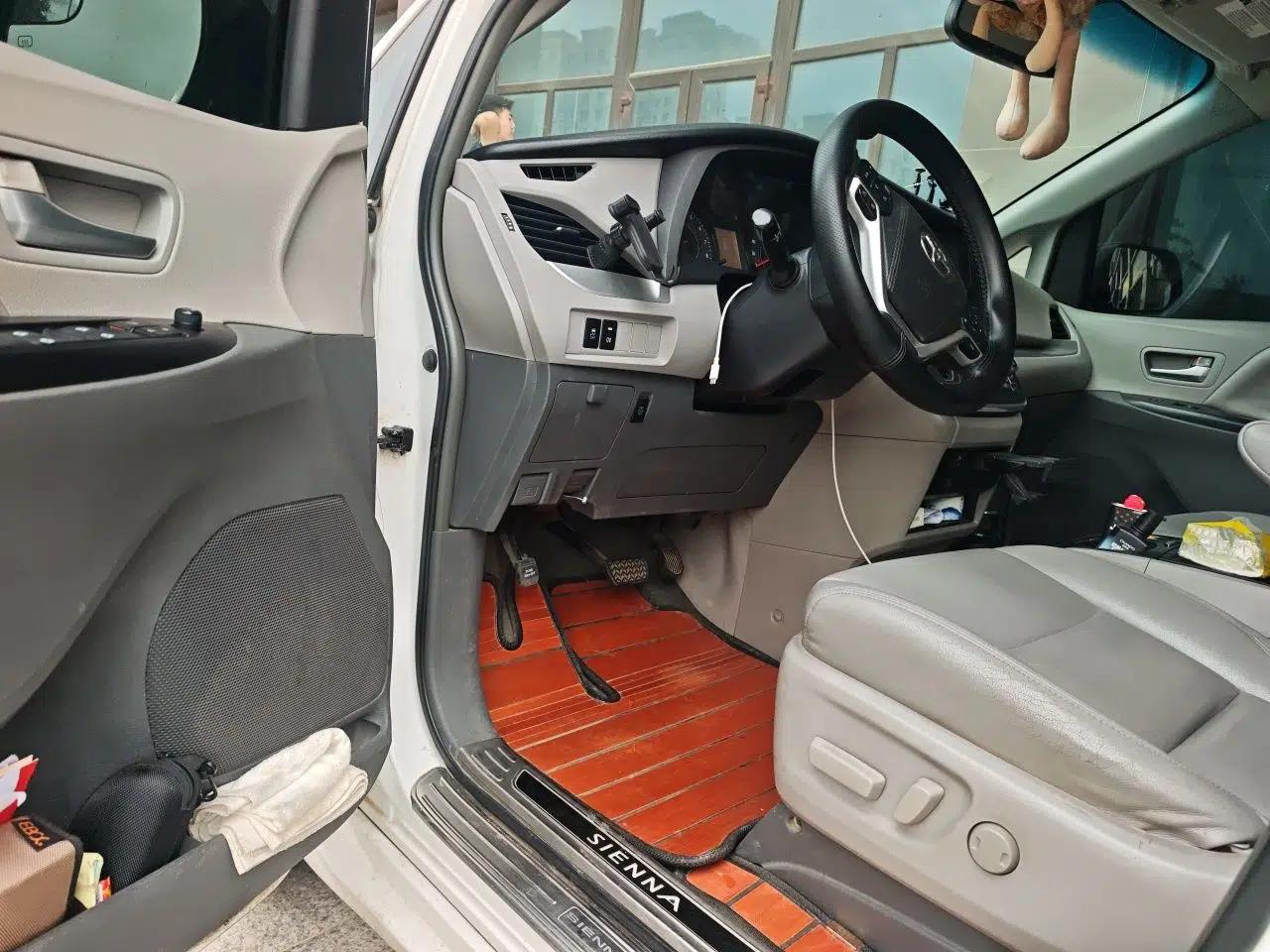 Toyota SIENNA 2015 3.5L 4WD LE Gasoline U.S. Specification — миниатюра 16