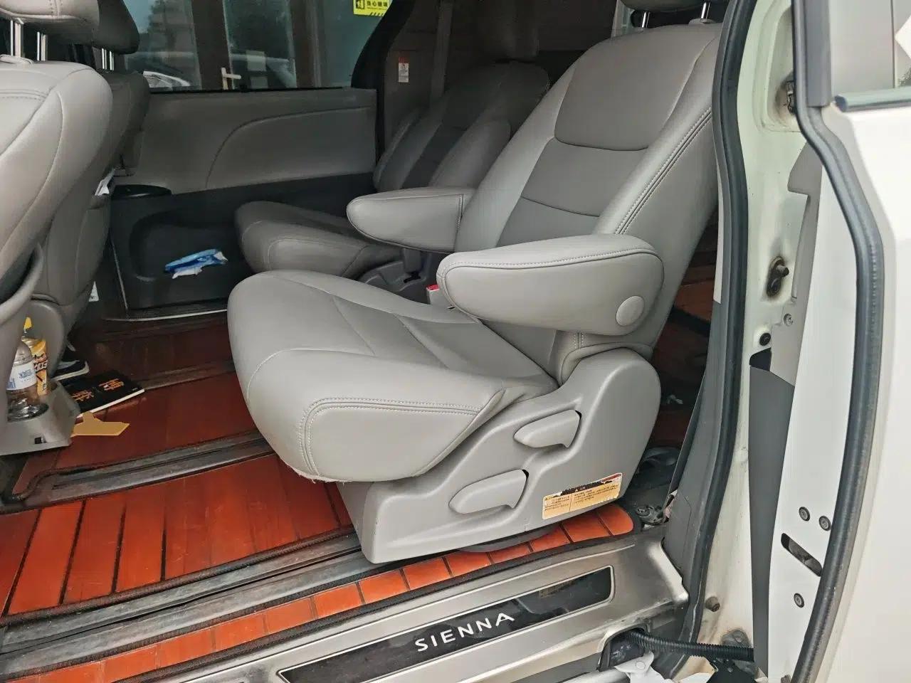 Toyota SIENNA 2015 3.5L 4WD LE Gasoline U.S. Specification — миниатюра 17