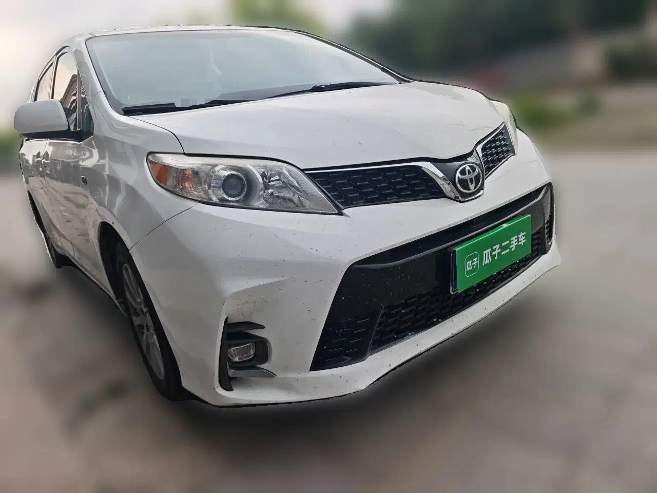 Toyota SIENNA 2015 3.5L 4WD LE Gasoline U.S. Specification — миниатюра 3