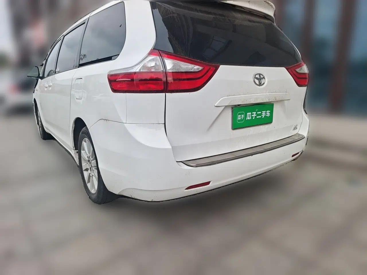 Toyota SIENNA 2015 3.5L 4WD LE Gasoline U.S. Specification — миниатюра 4