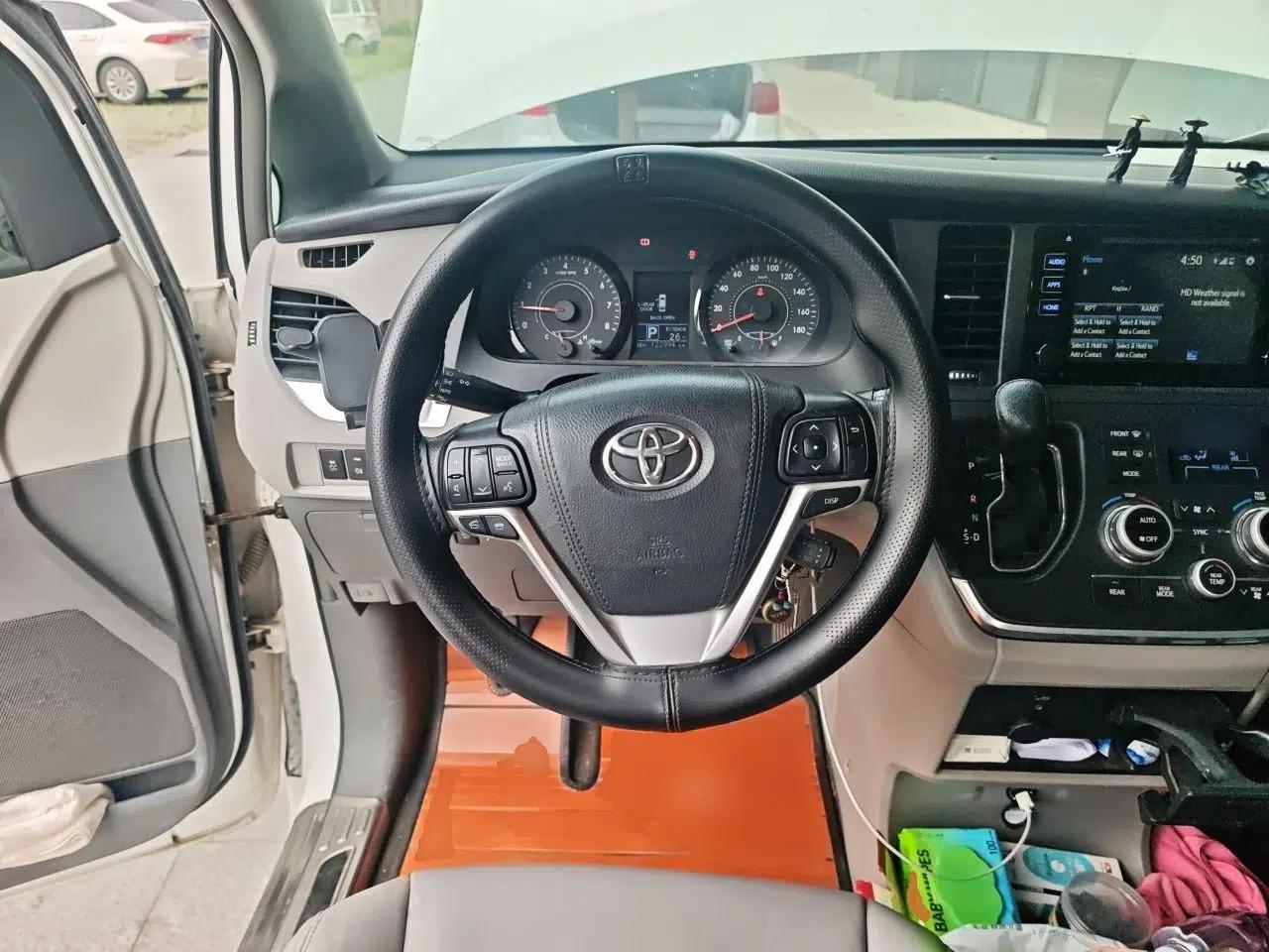 Toyota SIENNA 2015 3.5L 4WD LE Gasoline U.S. Specification — миниатюра 10