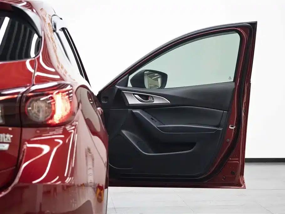 Mazda3 Axela 2019 Cloud Control Edition Hatchback 1.5L Automatic Comfort Model (China VI Emission Standard) — миниатюра 6