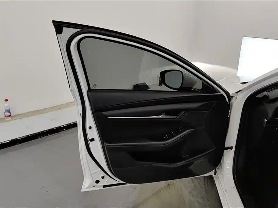 Mazda3 Axela 2021 2.0L Automatic E-Engine Edition — миниатюра 7