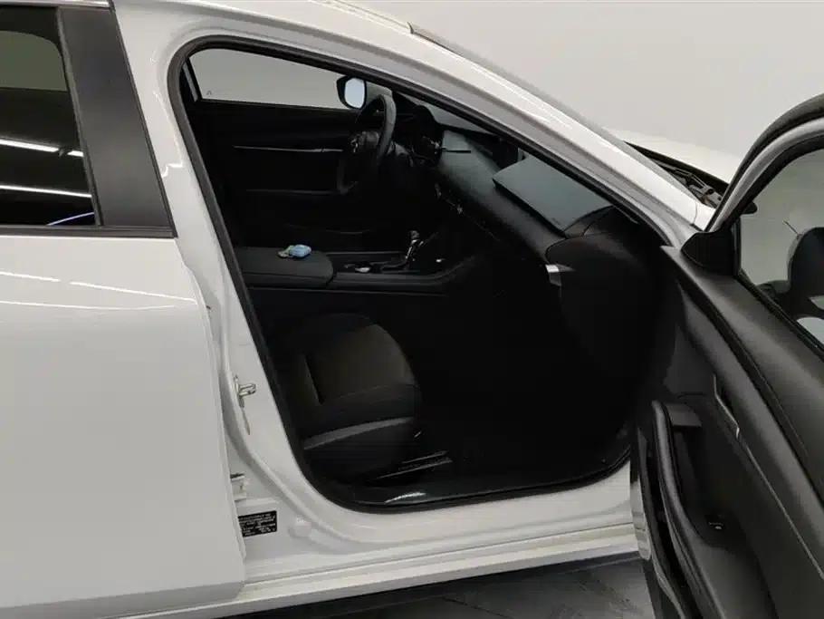 Mazda3 Axela 2021 2.0L Automatic E-Engine Edition — миниатюра 8