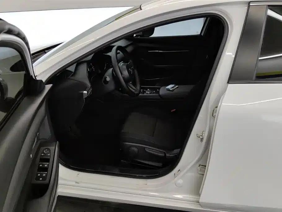 Mazda3 Axela 2021 2.0L Automatic E-Engine Edition — миниатюра 9