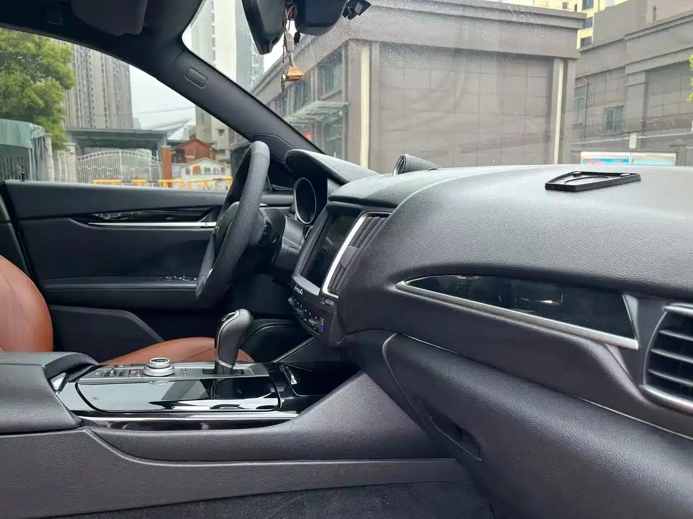 2018 Levante 3.0T Classic Edition — миниатюра 15