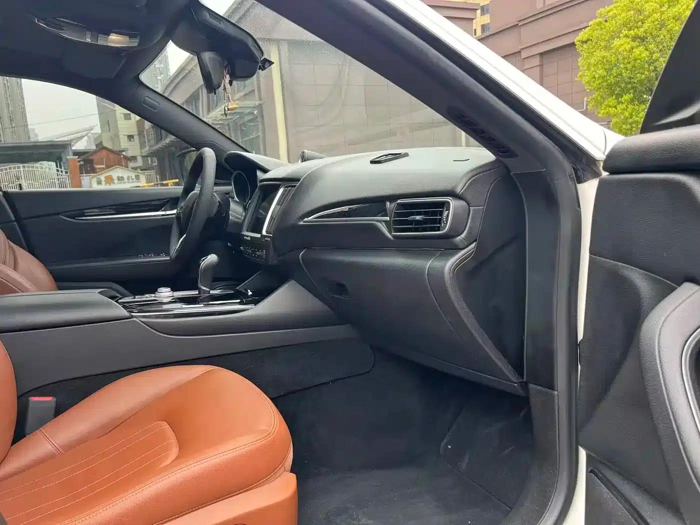 2018 Levante 3.0T Classic Edition — миниатюра 16