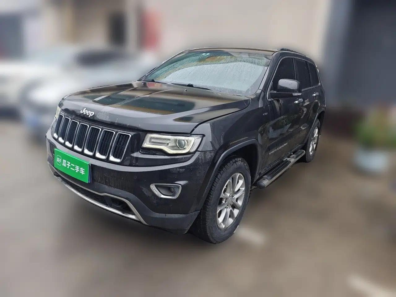 Jeep Grand Cherokee 2013 3.6L Luxury Navigation Edition — миниатюра 1