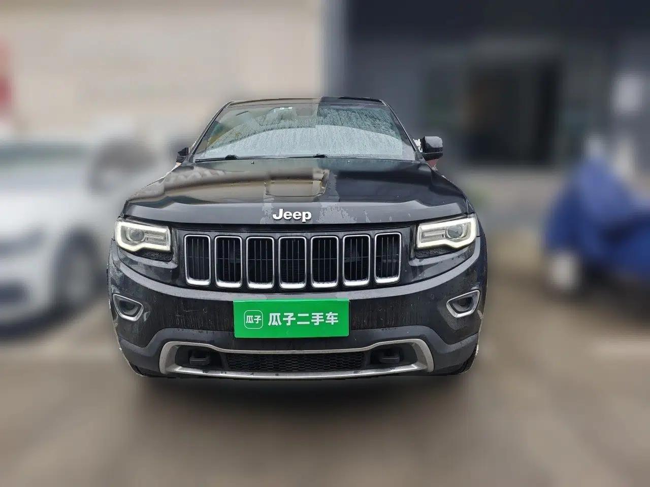 Jeep Grand Cherokee 2013 3.6L Luxury Navigation Edition — миниатюра 2