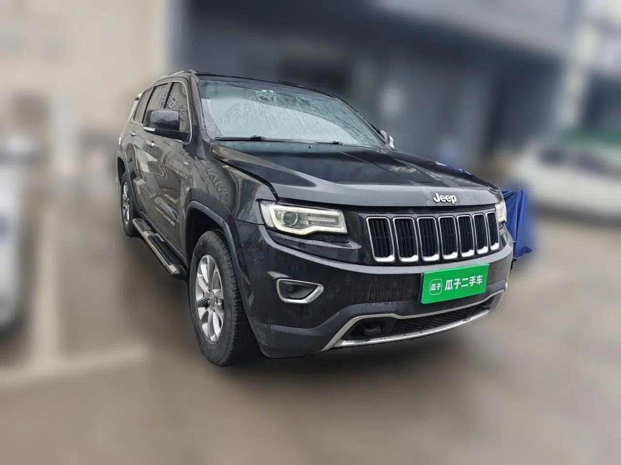 Jeep Grand Cherokee 2013 3.6L Luxury Navigation Edition — миниатюра 3