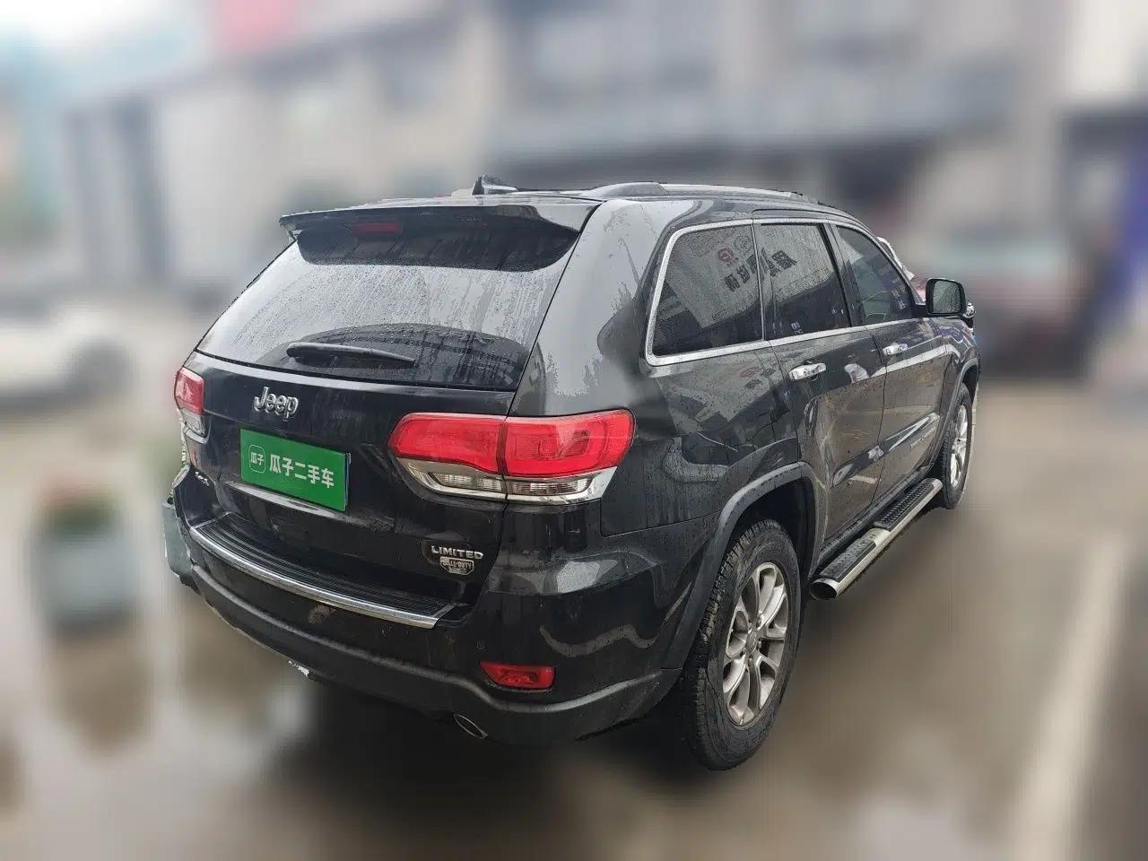 Jeep Grand Cherokee 2013 3.6L Luxury Navigation Edition — миниатюра 6