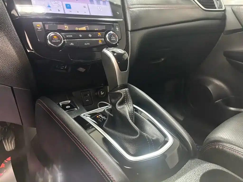 Nissan Qashqai 2022 2.0L CVT XV Prem.Pro Luxury Navigation Edition — миниатюра 10