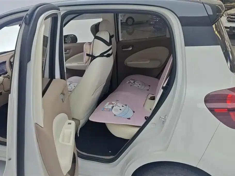 Hongguang MINIEV 2025 Fourth Generation Four-Door Premium+ Edition — миниатюра 11