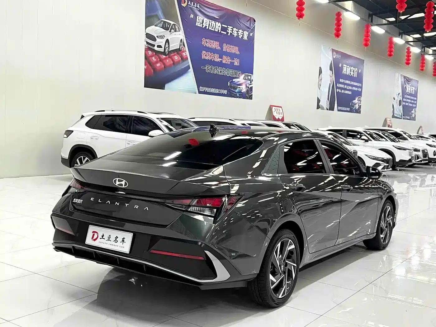 Hyundai Elantra 2023 1.5L CVT GLX Elite Edition — миниатюра 4