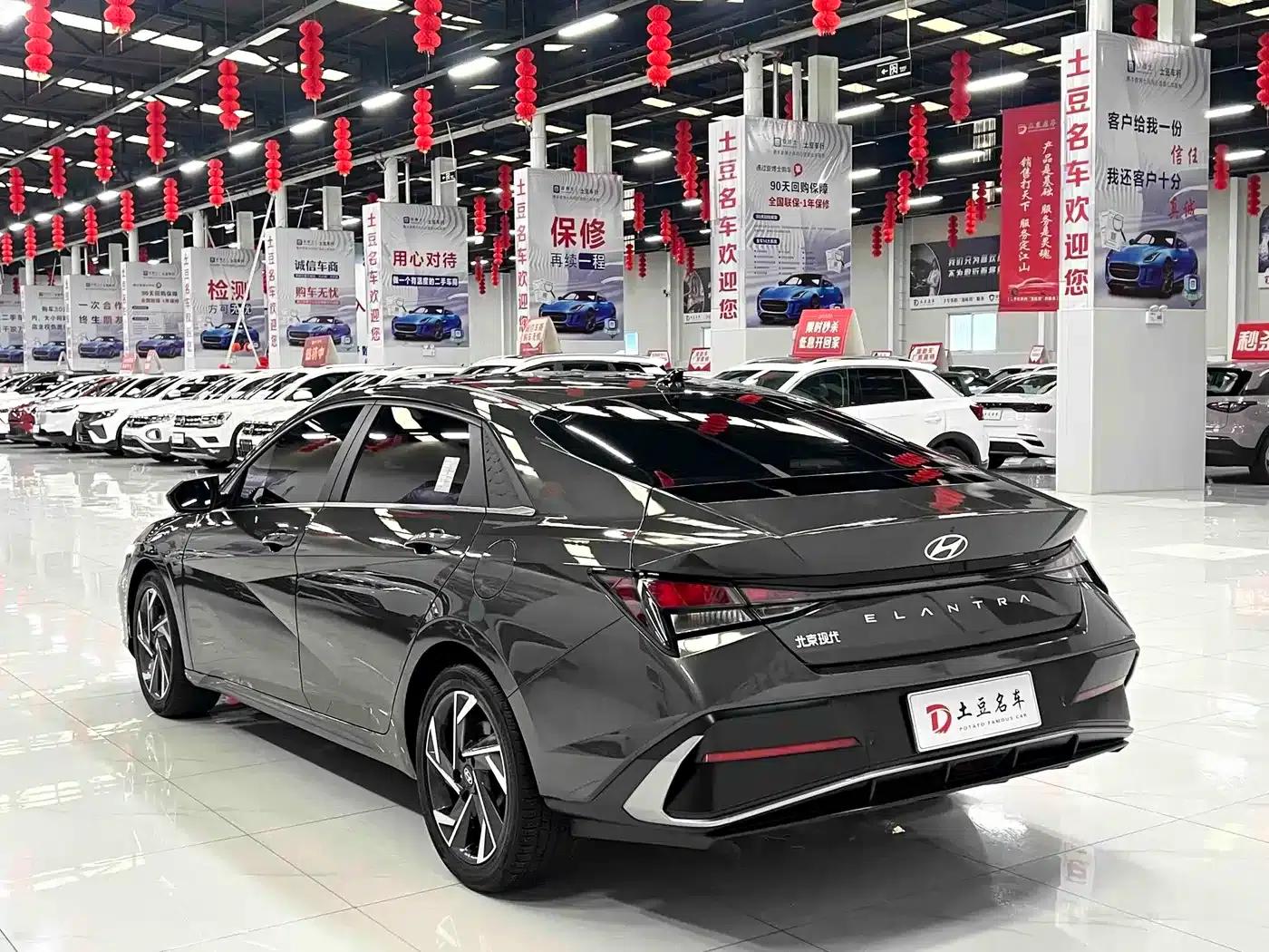 Hyundai Elantra 2023 1.5L CVT GLX Elite Edition — миниатюра 6
