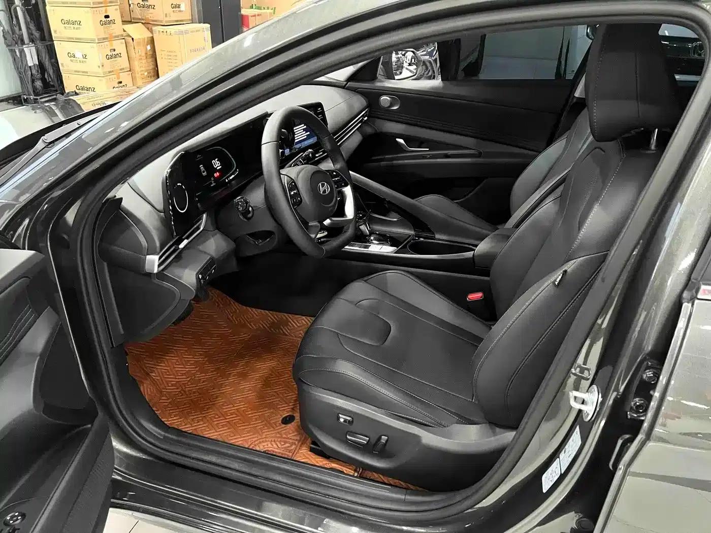 Hyundai Elantra 2023 1.5L CVT GLX Elite Edition — миниатюра 7