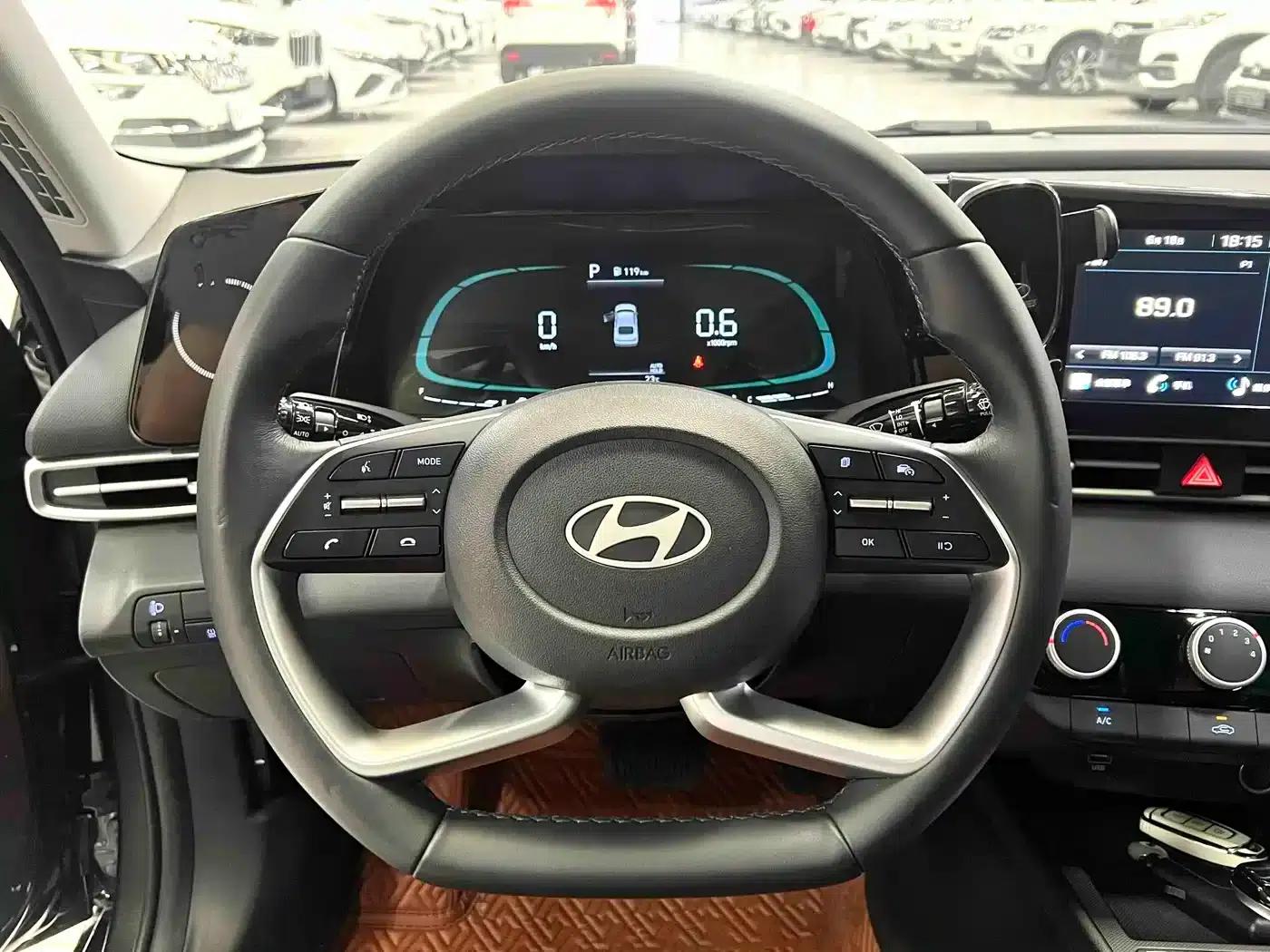 Hyundai Elantra 2023 1.5L CVT GLX Elite Edition — миниатюра 8