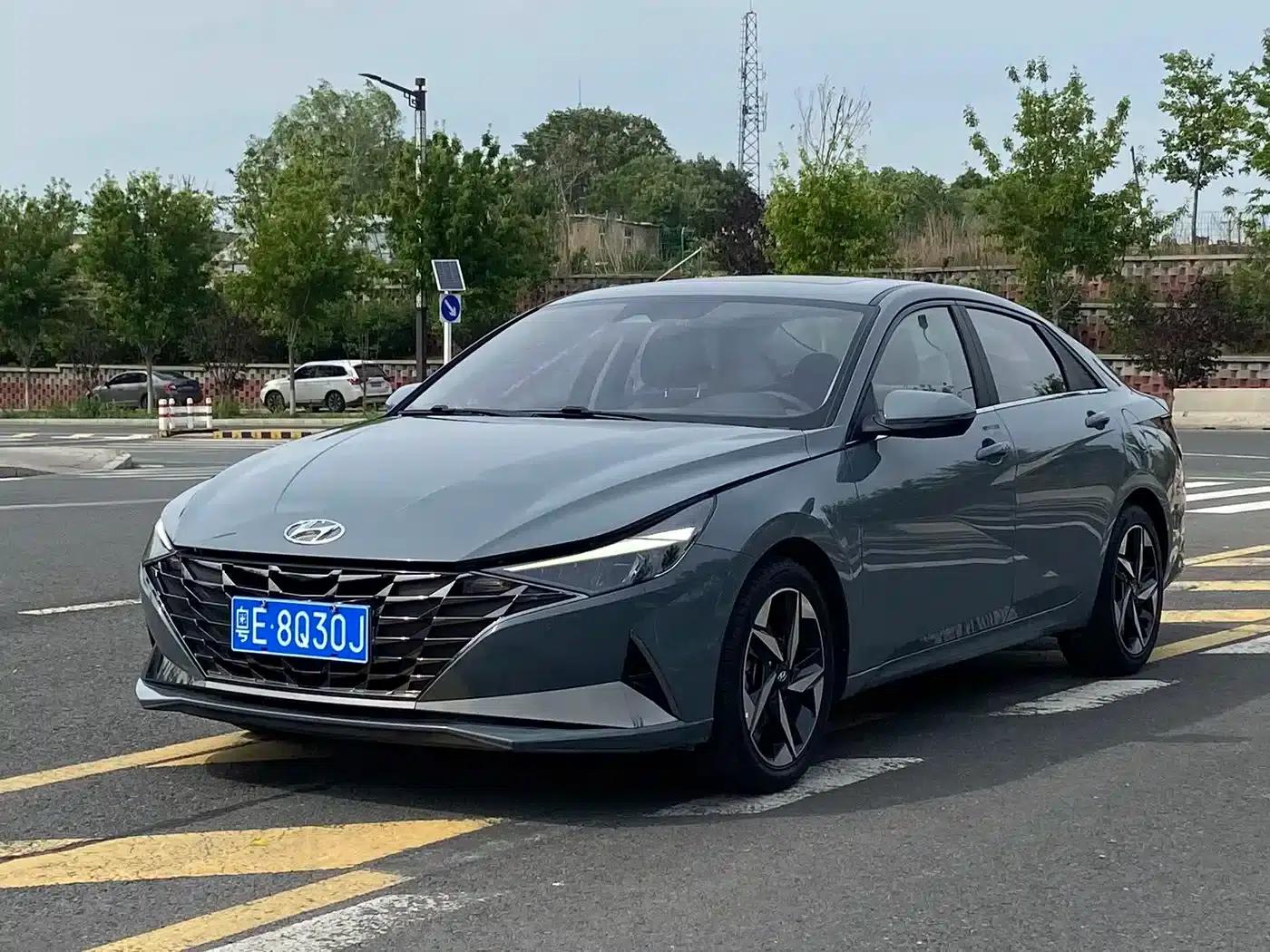 Hyundai Elantra 2021 1.5L CVT LUX Premium Edition — миниатюра 1