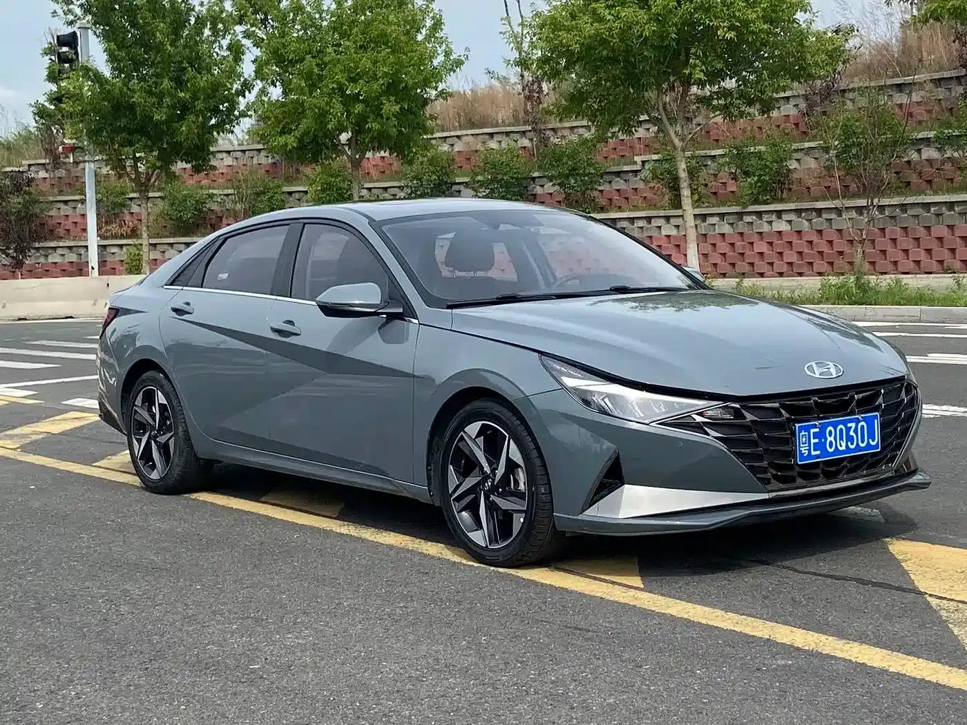 Hyundai Elantra 2021 1.5L CVT LUX Premium Edition — миниатюра 2