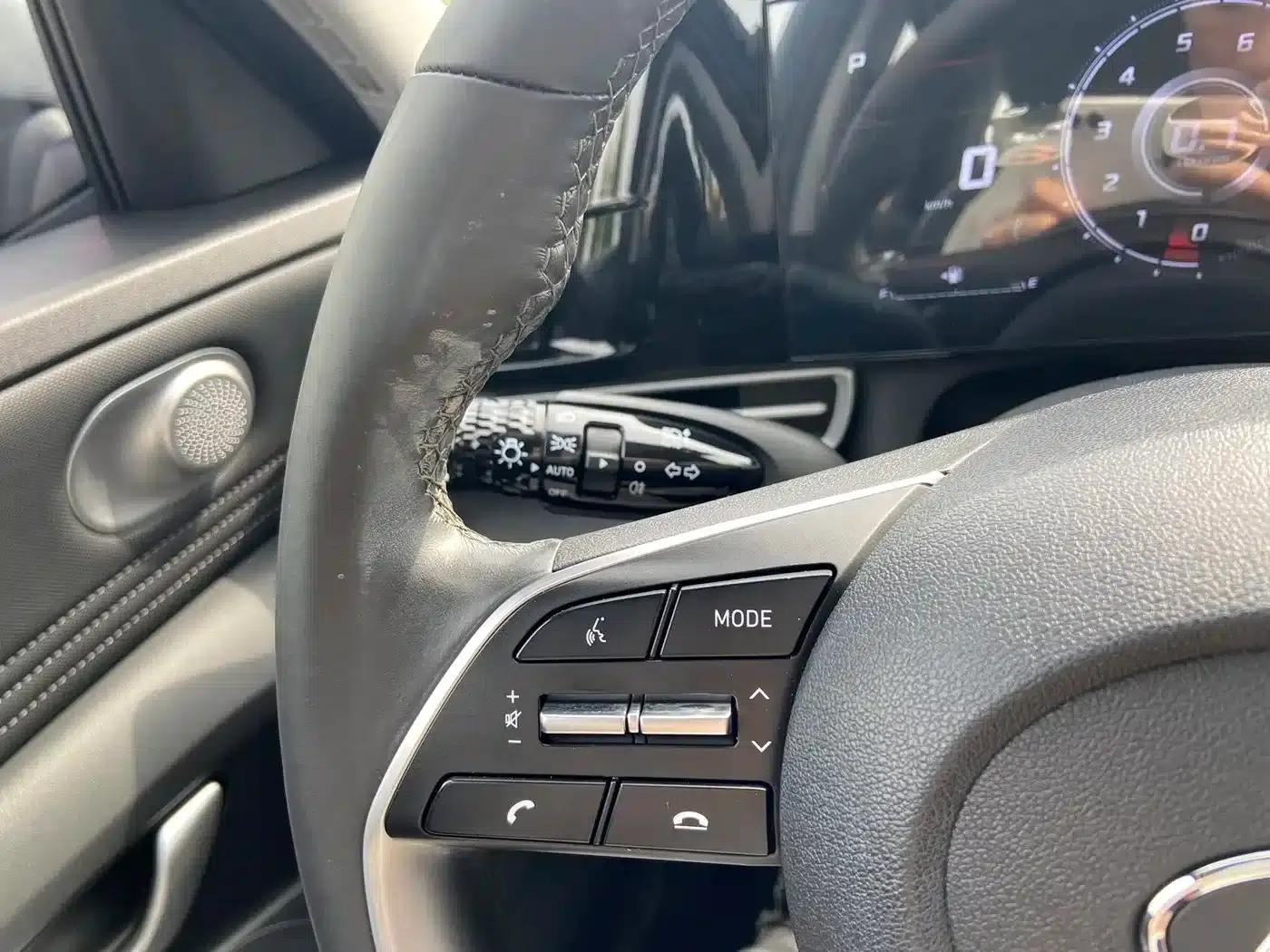Hyundai Elantra 2021 1.5L CVT LUX Premium Edition — миниатюра 11