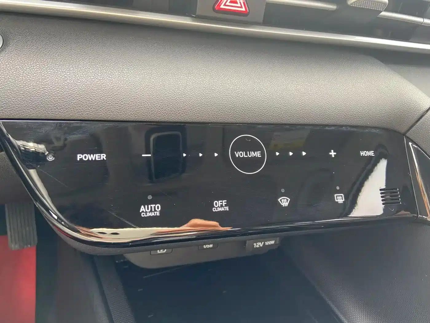 Hyundai Elantra 2021 1.5L CVT LUX Premium Edition — миниатюра 12