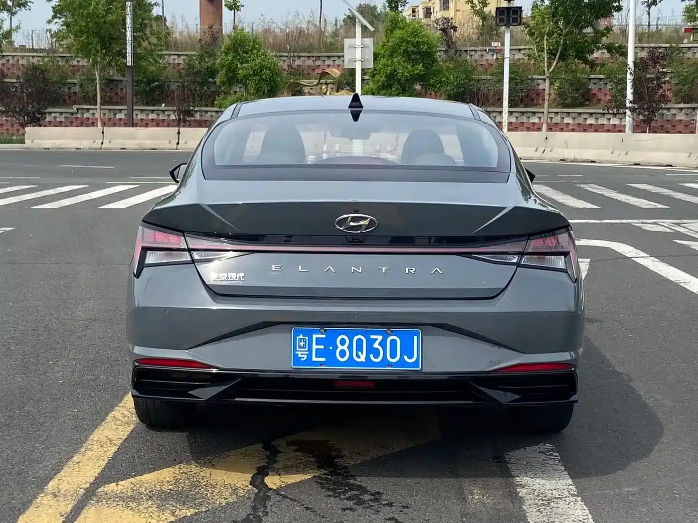 Hyundai Elantra 2021 1.5L CVT LUX Premium Edition — миниатюра 13