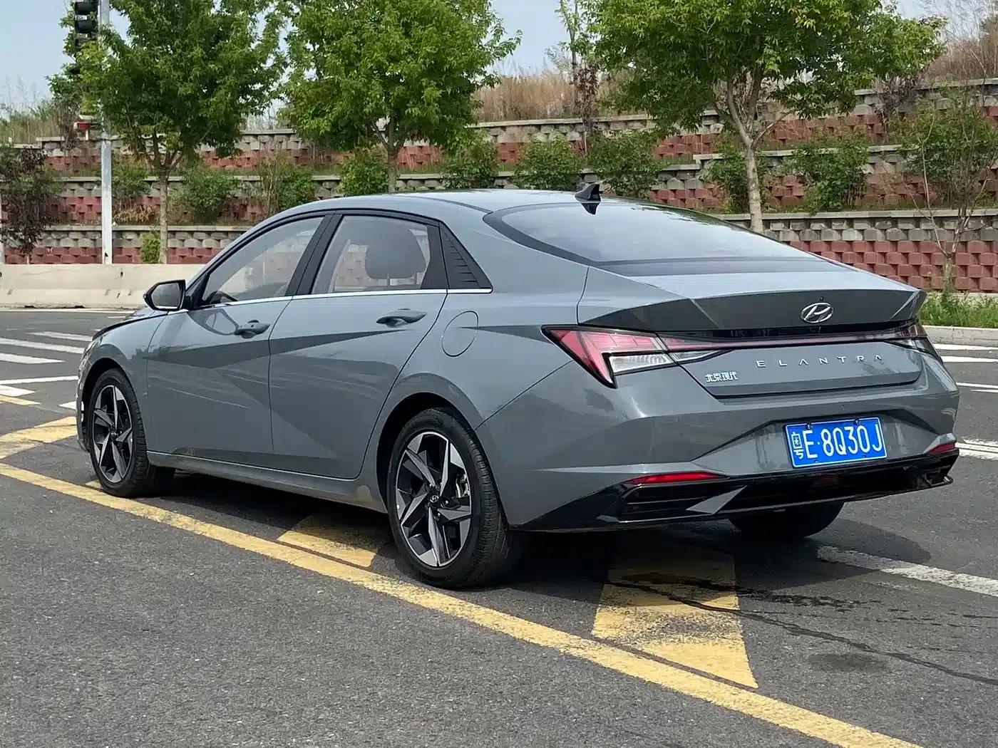 Hyundai Elantra 2021 1.5L CVT LUX Premium Edition — миниатюра 14