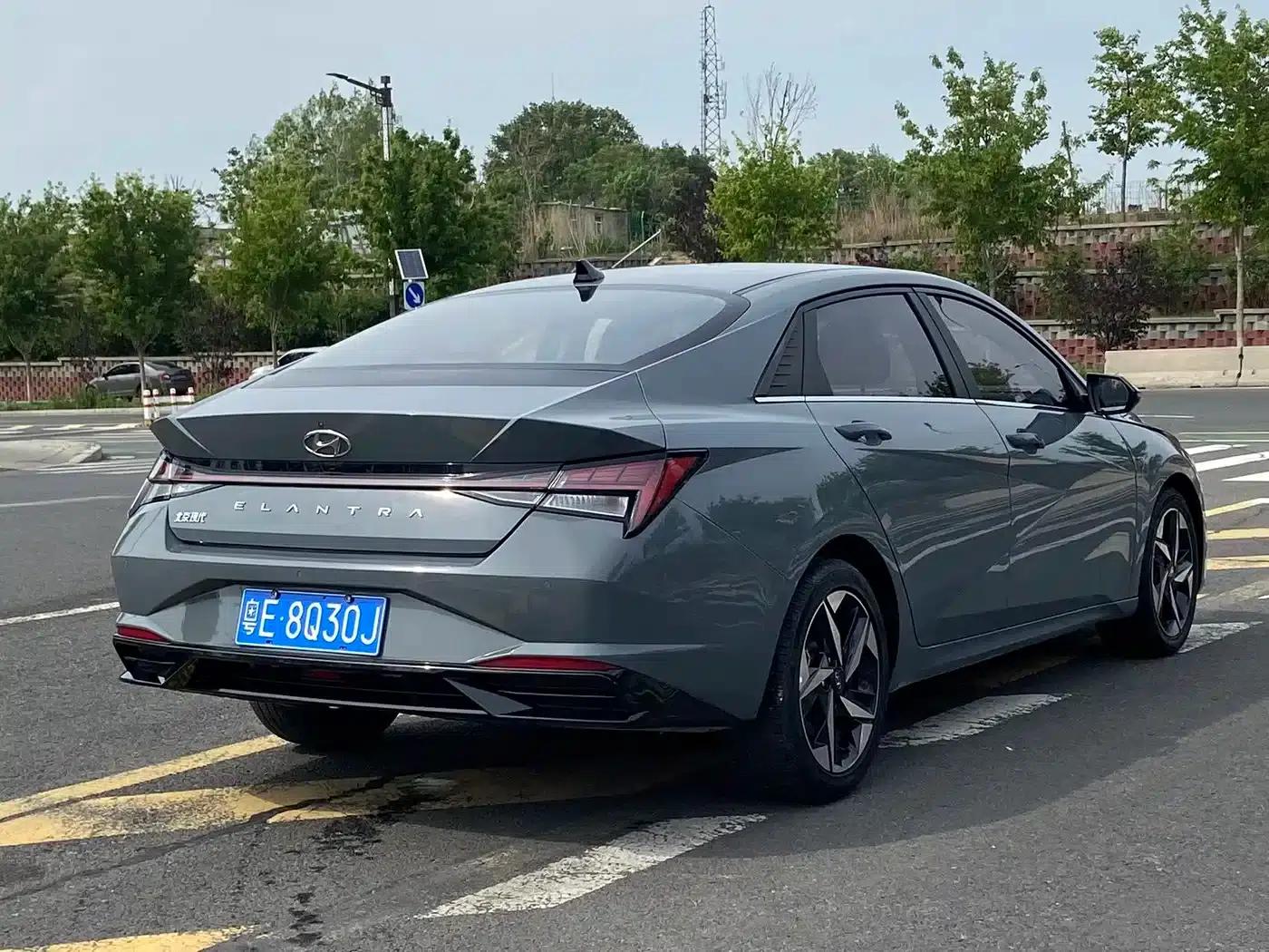 Hyundai Elantra 2021 1.5L CVT LUX Premium Edition — миниатюра 15