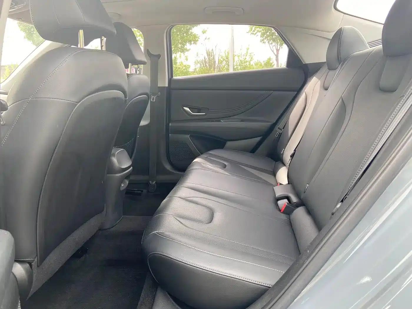 Hyundai Elantra 2021 1.5L CVT LUX Premium Edition — миниатюра 5