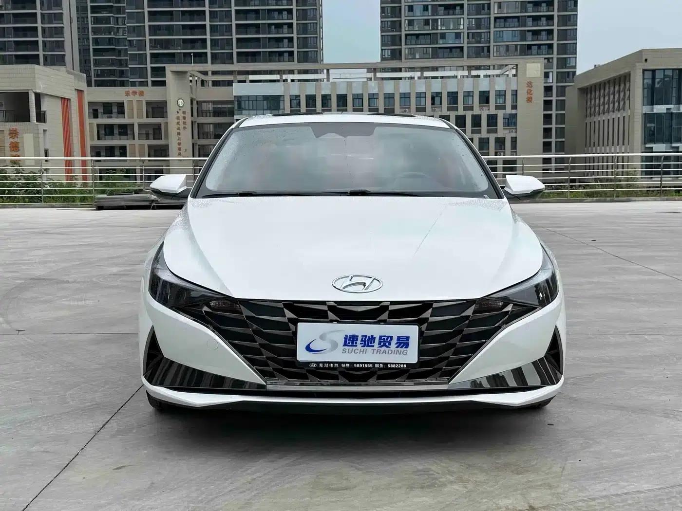 Hyundai Elantra 2022 1.5L CVT LUX Premium Edition — миниатюра 2