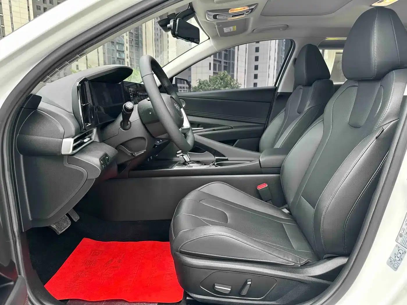Hyundai Elantra 2022 1.5L CVT LUX Premium Edition — миниатюра 9