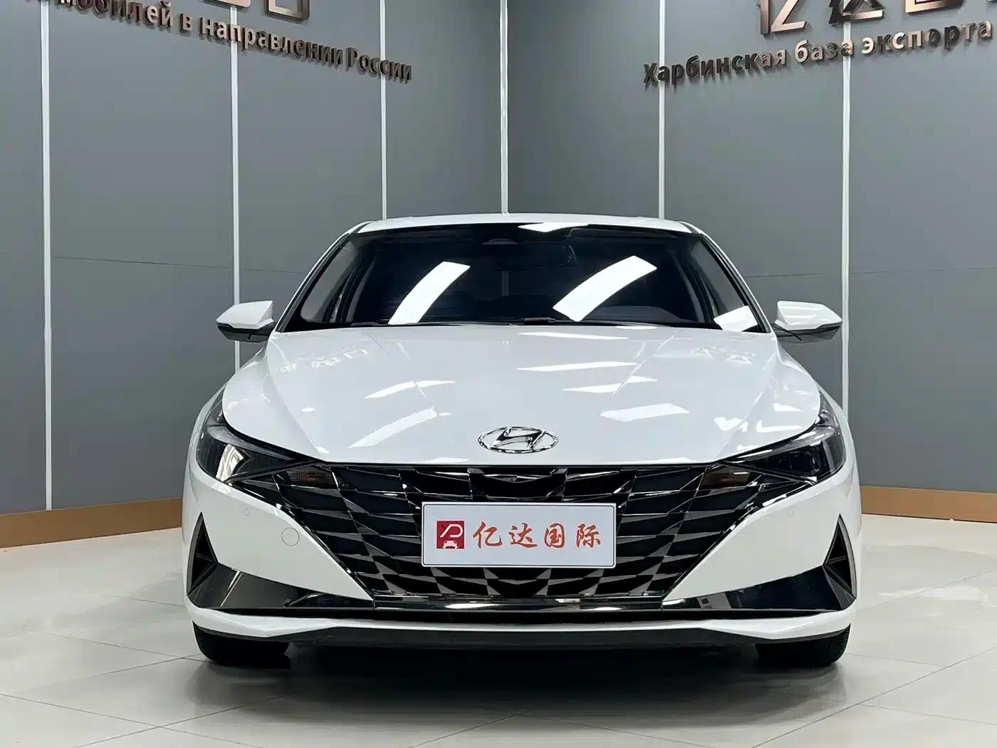 Hyundai Elantra 2022 1.5L CVT LUX Premium Edition — миниатюра 2