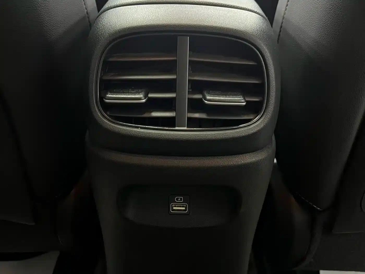 Hyundai Elantra 2022 1.5L CVT LUX Premium Edition — миниатюра 17