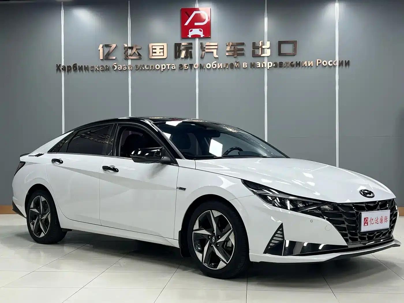 Hyundai Elantra 2022 1.5L CVT LUX Premium Edition — миниатюра 3
