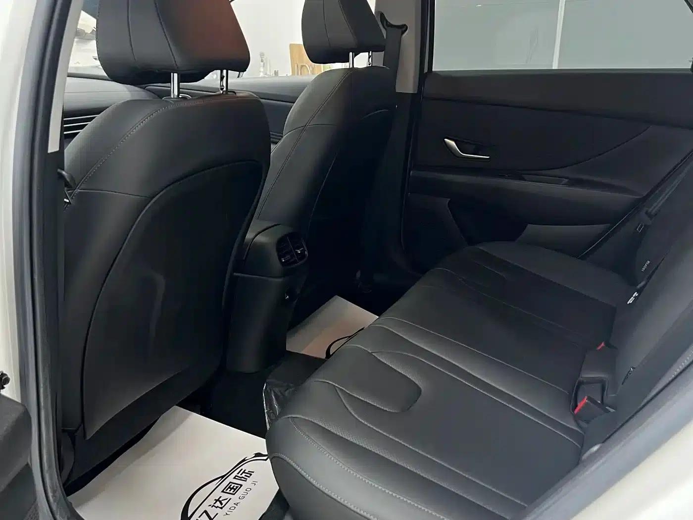 Hyundai Elantra 2022 1.5L CVT LUX Premium Edition — миниатюра 22