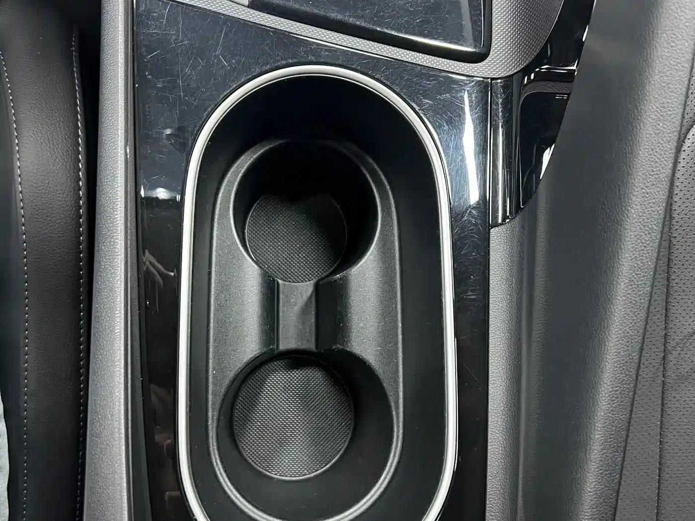 Hyundai Elantra 2022 1.5L CVT LUX Premium Edition — миниатюра 24