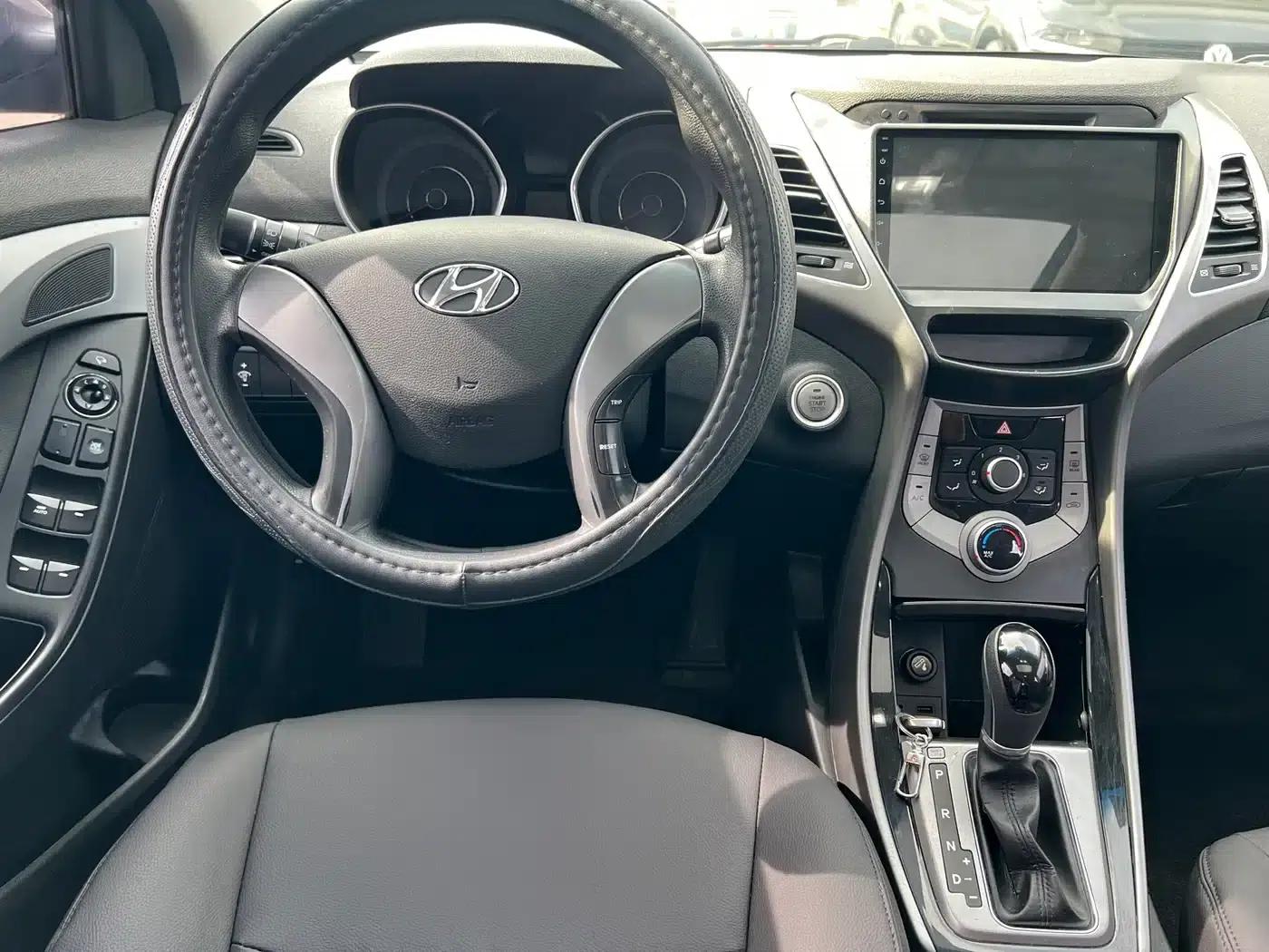 Hyundai Elantra 2015 1.6L Automatic Leading Edition — миниатюра 14