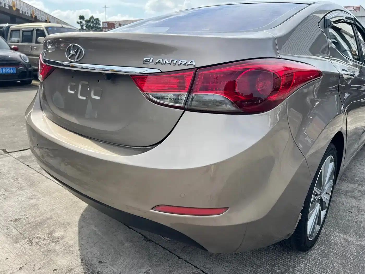 Hyundai Elantra 2015 1.6L Automatic Leading Edition — миниатюра 15