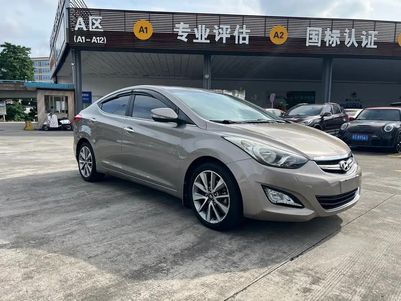 Hyundai Elantra 2015 1.6L Automatic Leading Edition — миниатюра 3