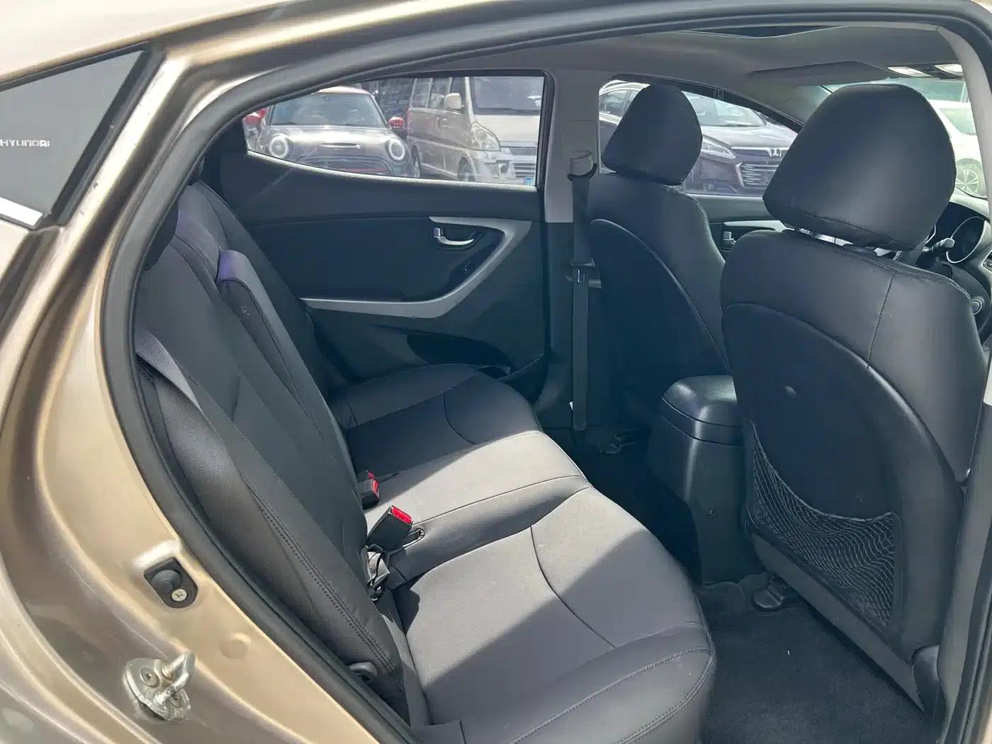 Hyundai Elantra 2015 1.6L Automatic Leading Edition — миниатюра 10
