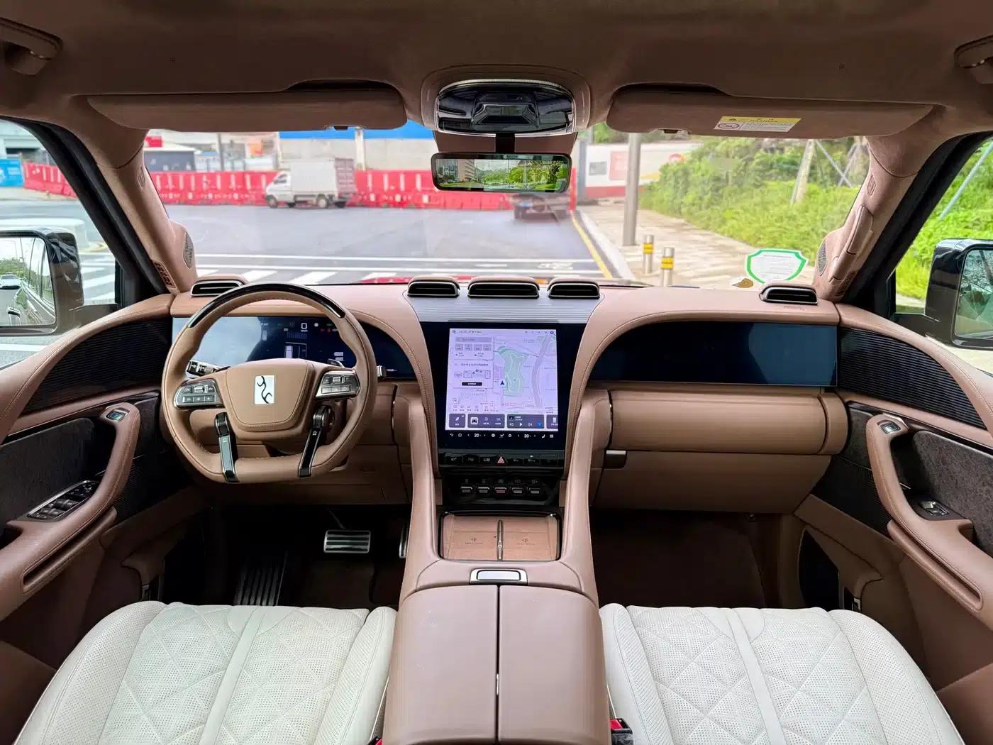 Looking up at the 2023 U8 Luxury Edition — миниатюра 8