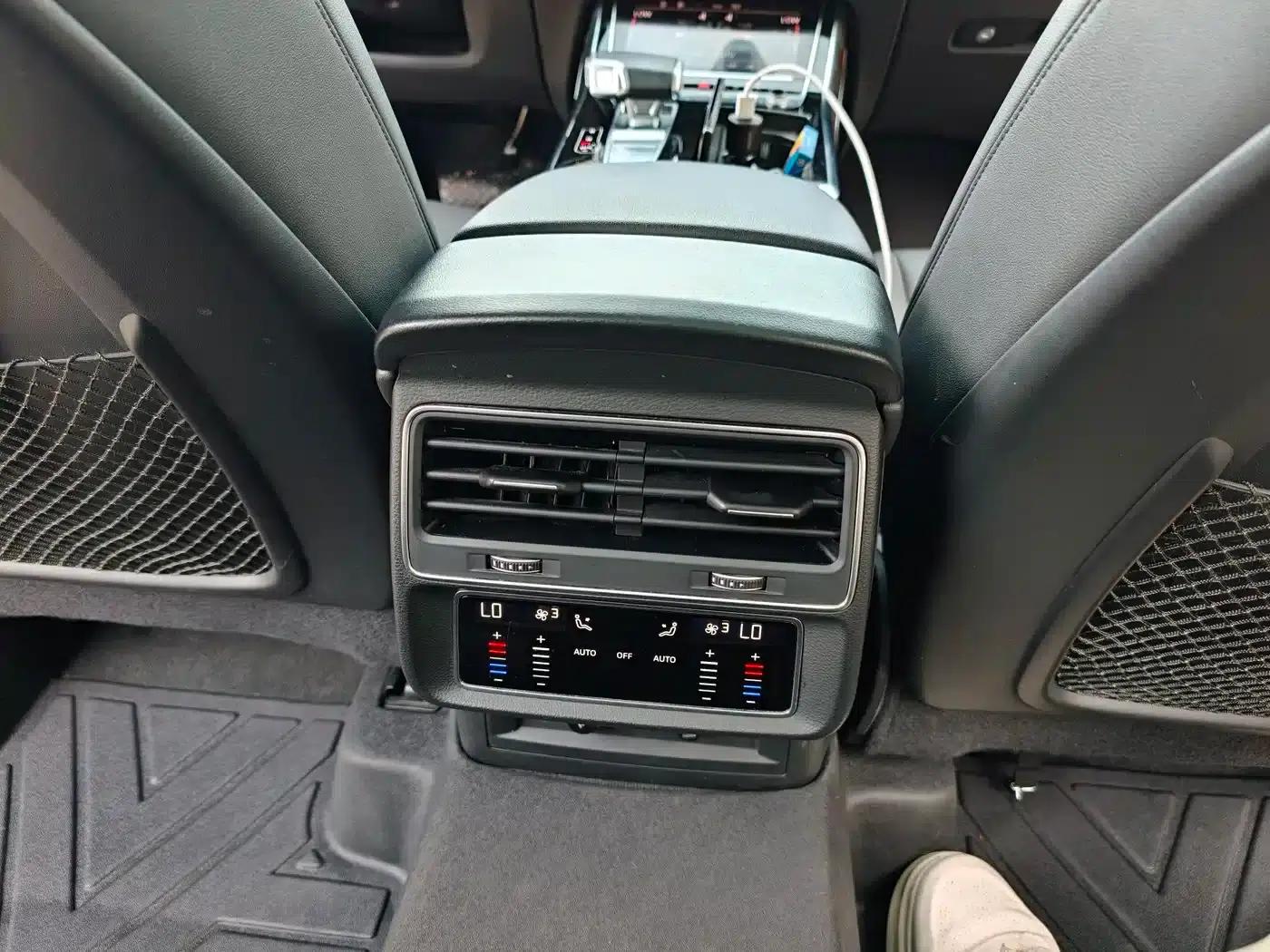 Audi Q7 2023 55 TFSI quattro S line Sport — миниатюра 13