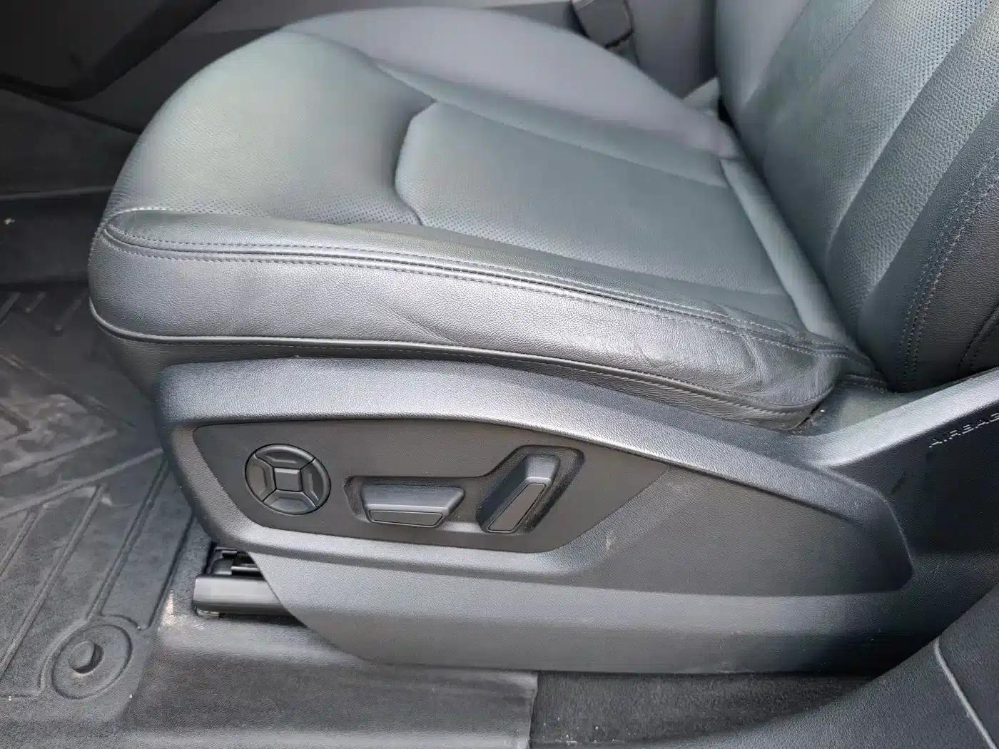 Audi Q7 2023 55 TFSI quattro S line Sport — миниатюра 28