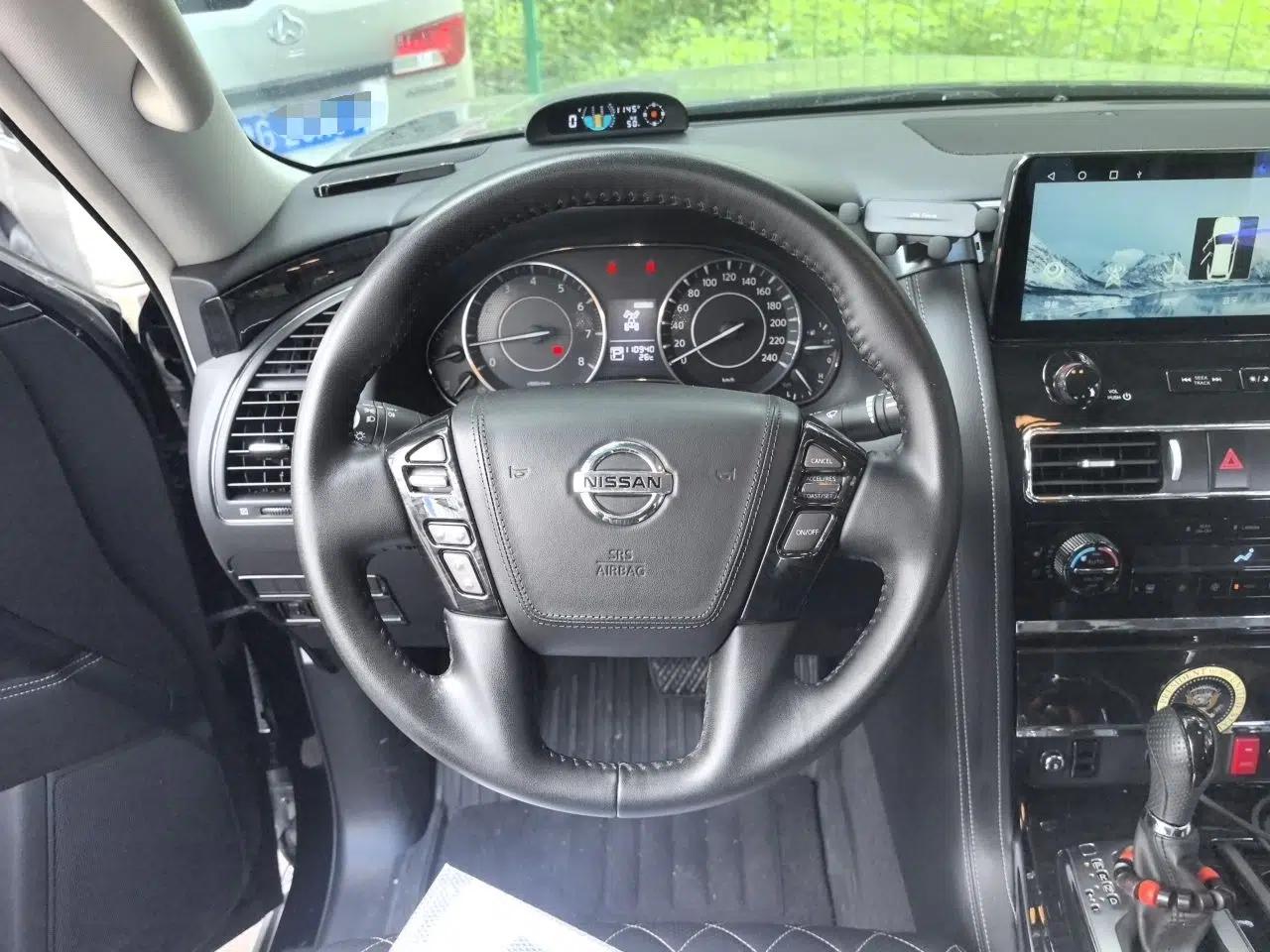 Nissan Patrol — миниатюра 10