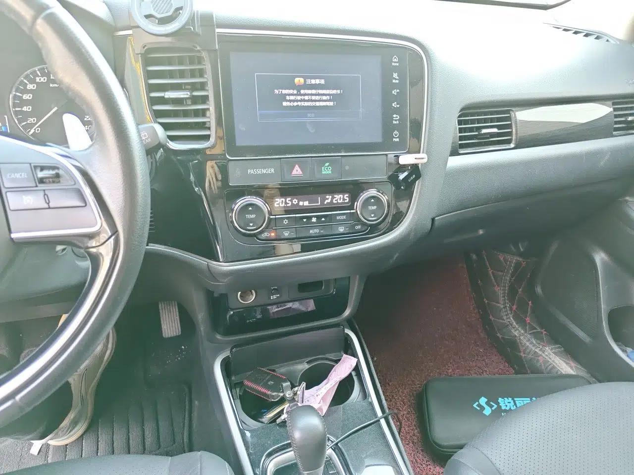Mitsubishi Outlander 2018 2.4L 4x4 Elite Edition 5 Seats — миниатюра 13